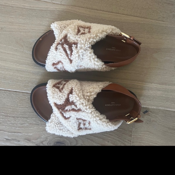 Louis Vuitton PASEO FLAT COMFORT SANDAL EU 38 US Size 8 - Picture 3 of 11